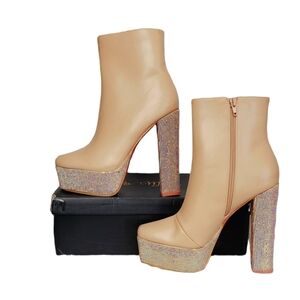 Glam Fashion Embellished Platform Cream Boots sz 9